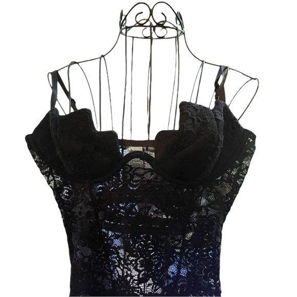 Lulus Women’s Black Lace Padded Clamshell Cup Bodysuit Snap Crotch Sz. S - Picture 3 of 10